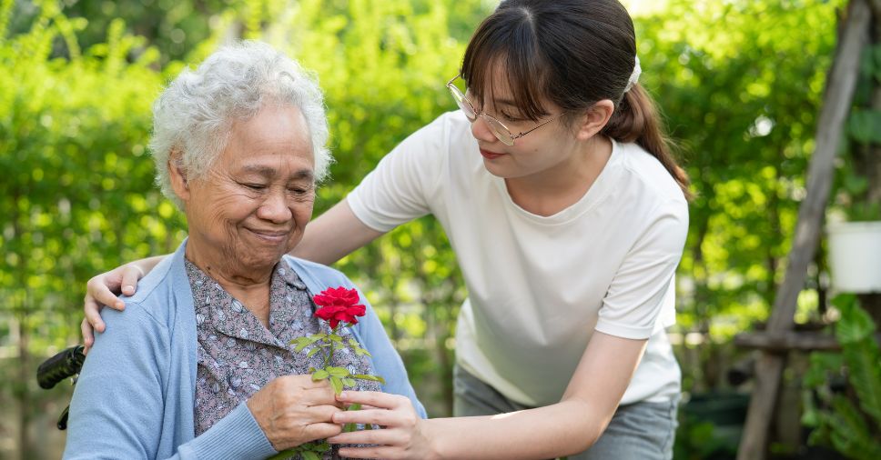 Qual a importância dos cuidados humanizados na terceira idade?